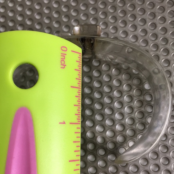 🖤Vtg clear lucite cuff bracelet with L - Picture 15 of 17